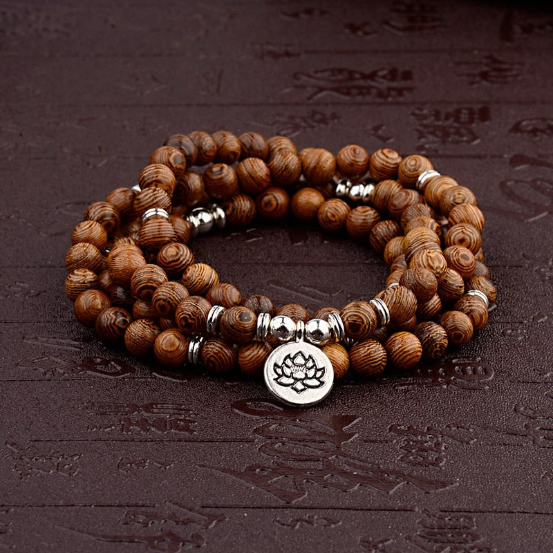 Bracelet Bouddhiste Tibétain en Perles de Bois avec Lotus OM